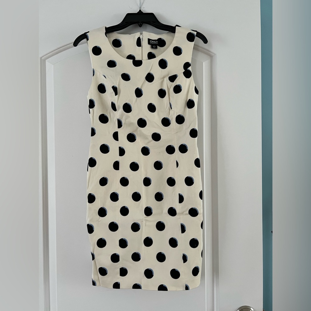 Only polka dot sleeveless dress Size L(fits US 6)